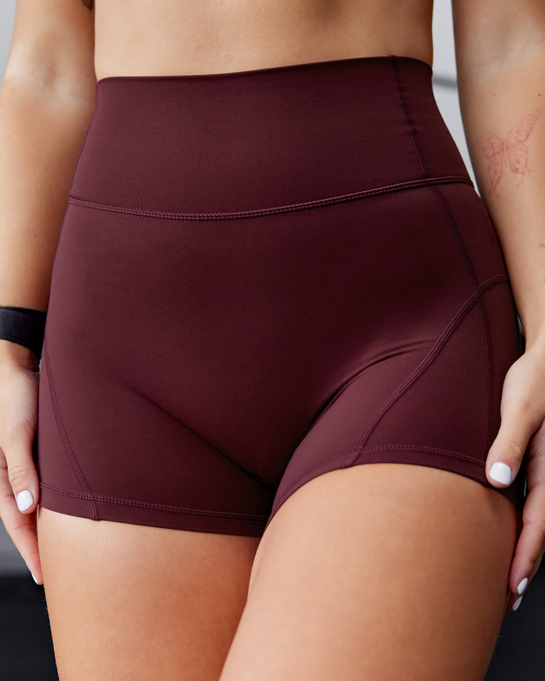 Woman wearing Bend X-Short Tights - Dark Cherry