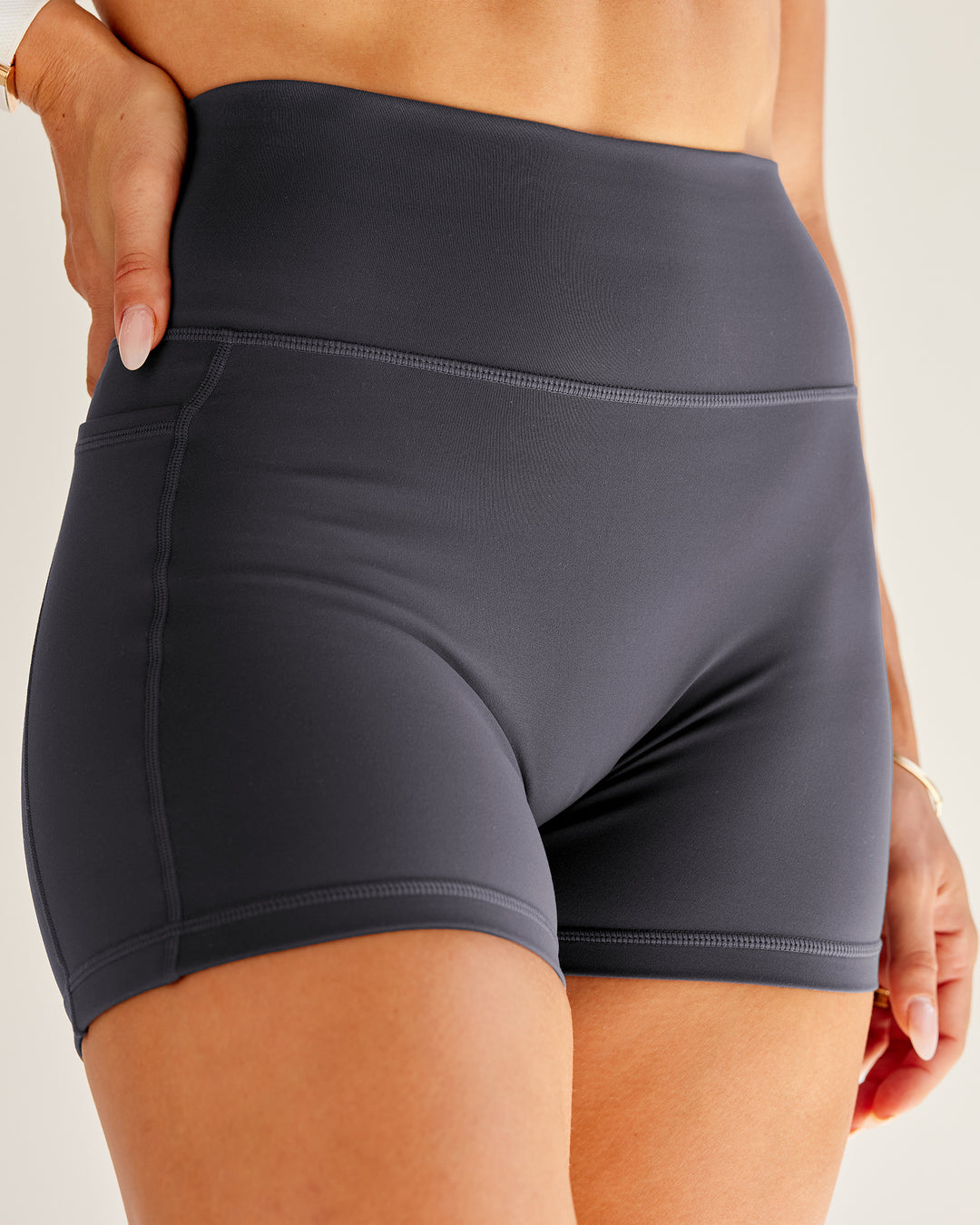 Woman wearing Bree Masters Fusion X-Short Tights with Pockets - Stormy