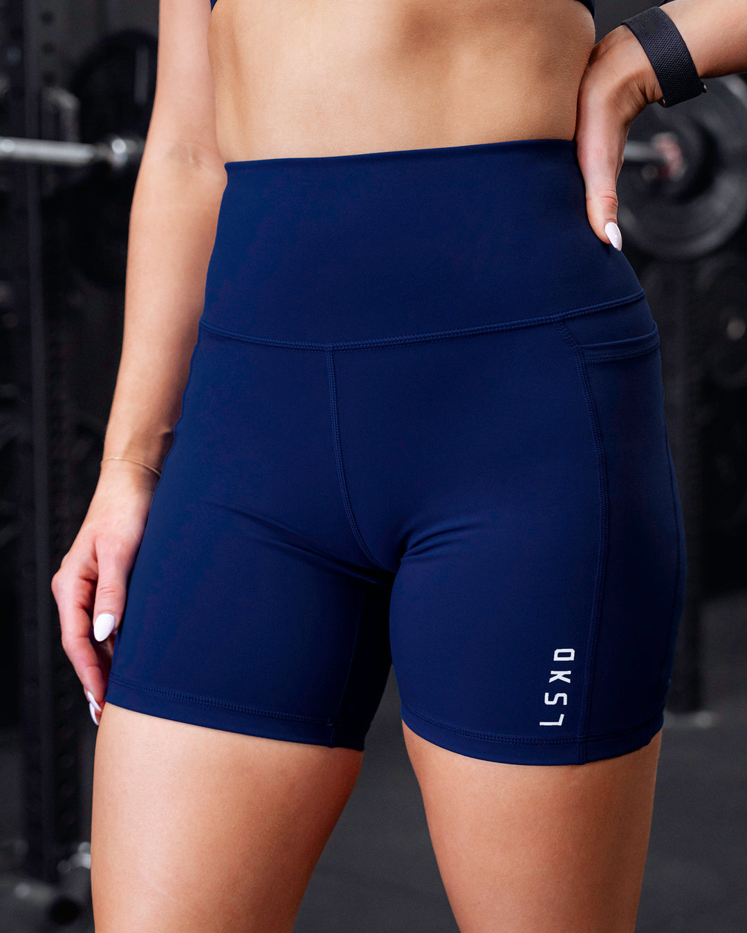 Woman wearing Flux Mid Short Tights - Midnight Blue