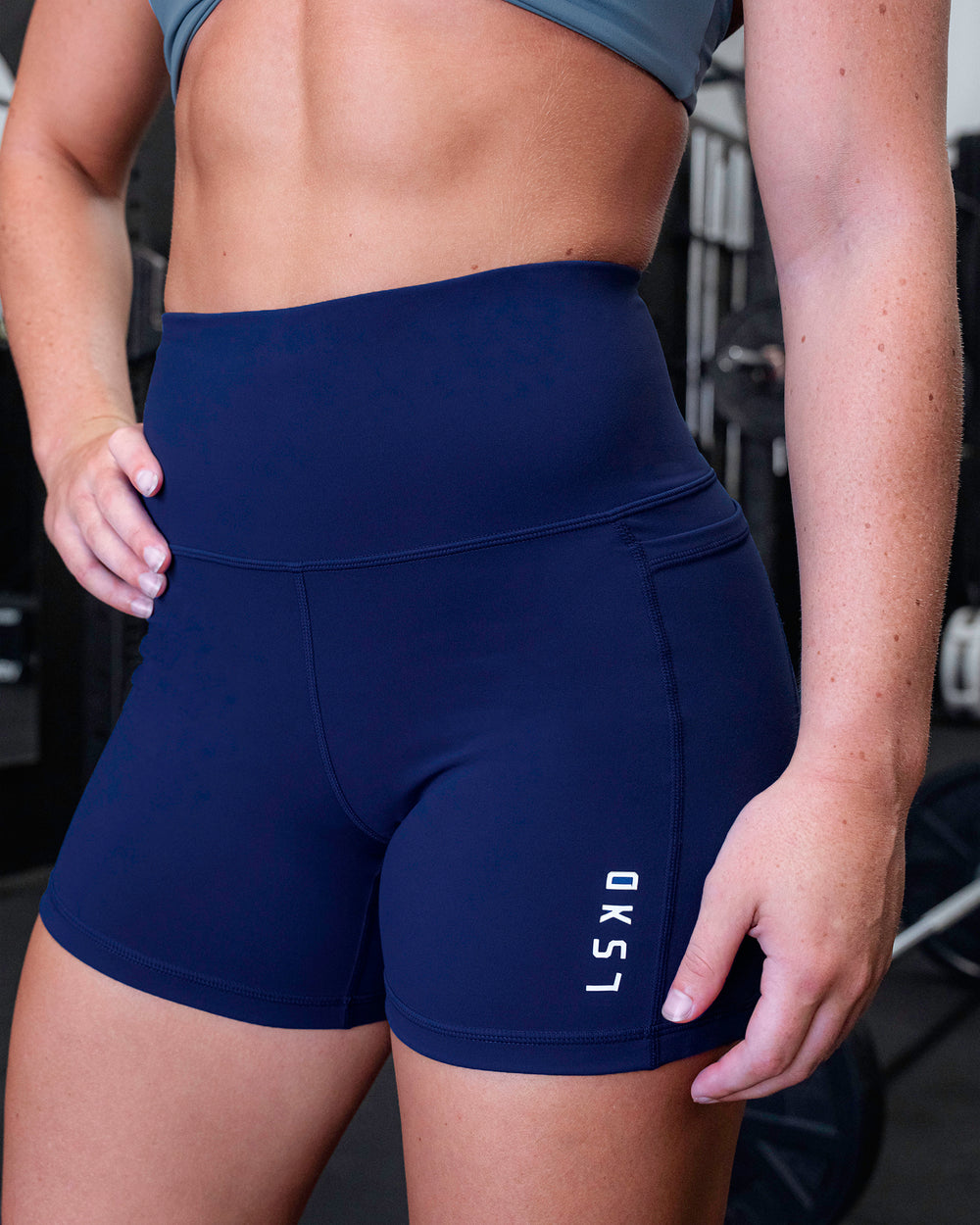 Woman wearing Flux X Short Tights - Midnight Blue