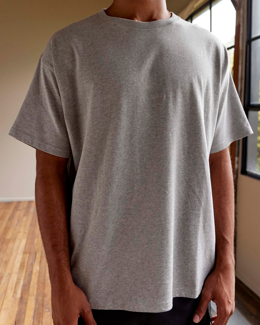 Man wearing MVP Heavyweight Tee Oversize - Lt Grey Marl