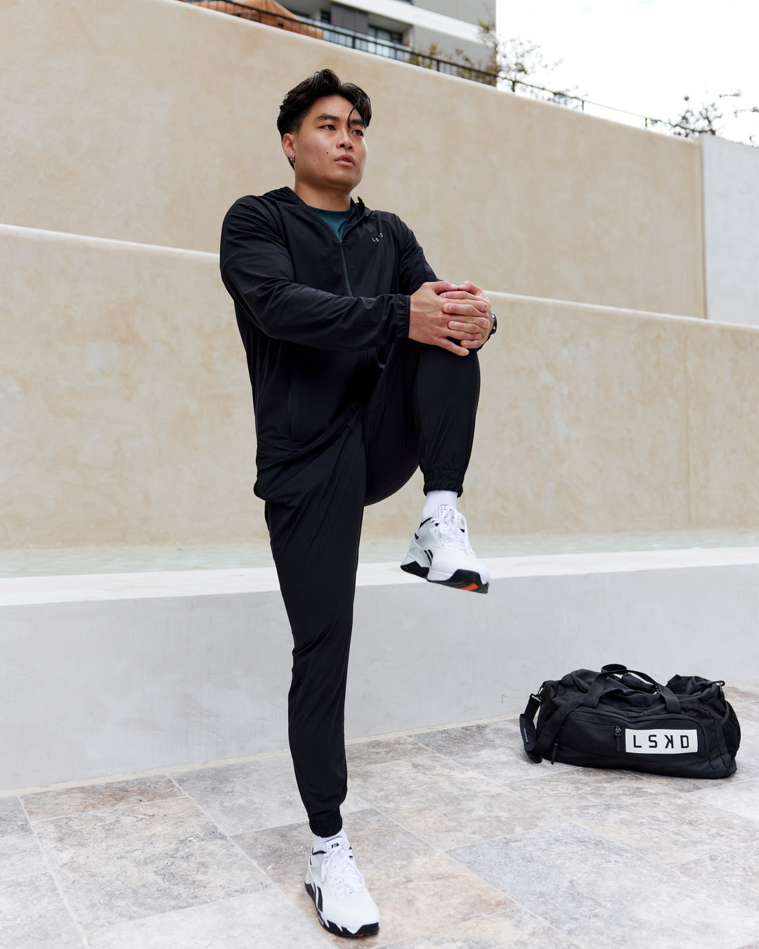 Man wearing Train-Lite FLXMAX Pant - Black