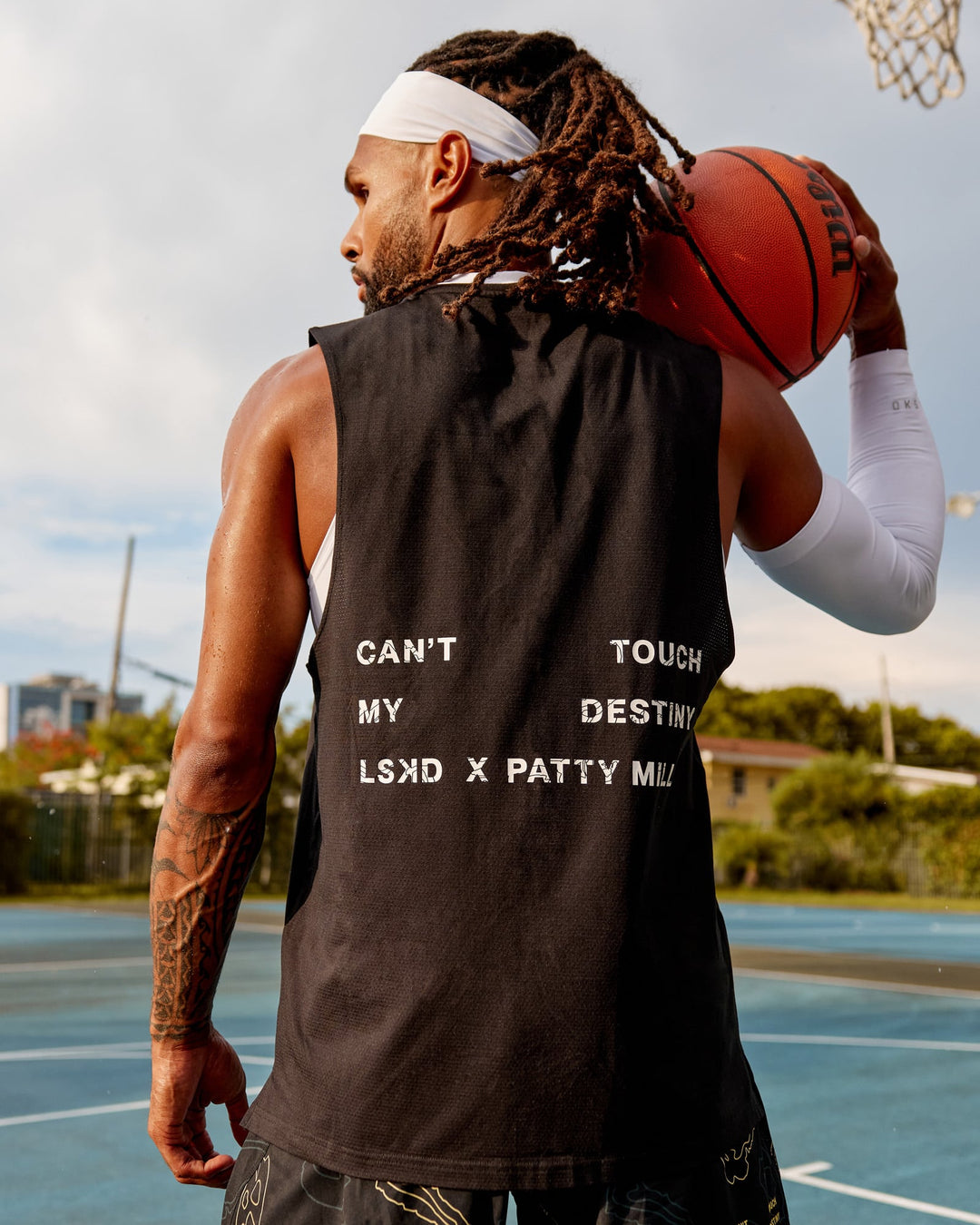 Woman wearing Patty Mills Perform VapourFLX Muscle Tank - Black Reflective