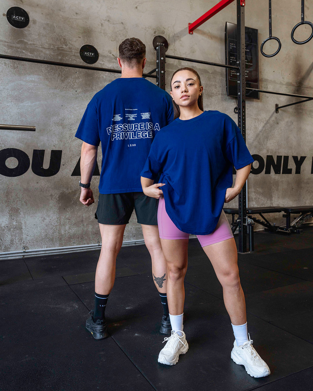 Duo wearing Unisex Pressure Heavyweight Tee Oversize - Midnight Blue-White