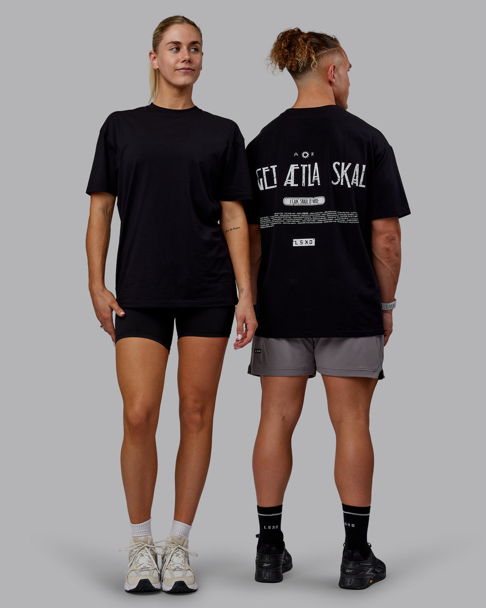 Duo wearing Sara GET ÆTLA SKAL Unisex FLXCotton Tee Oversize - Black-White