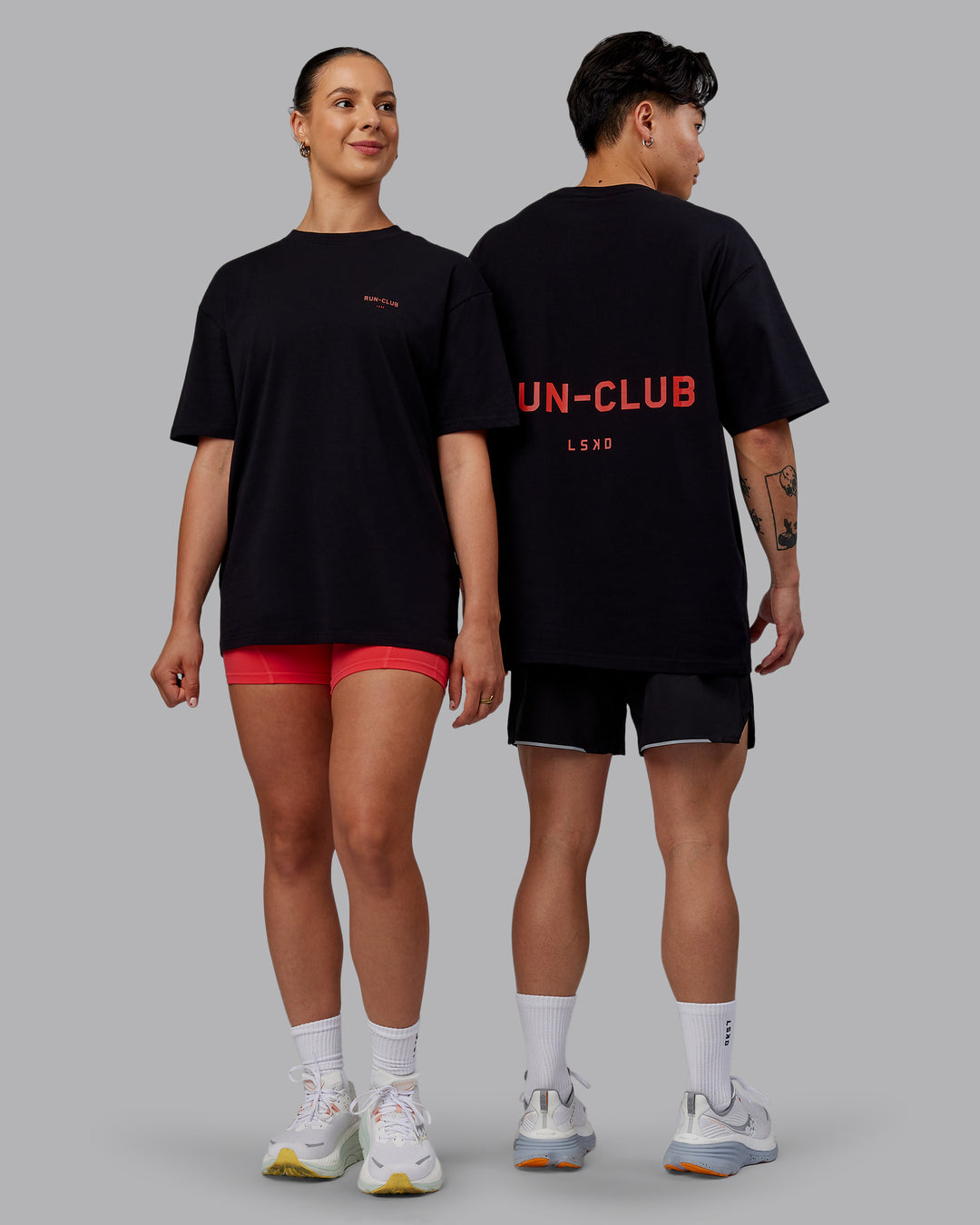 Duo wearing Unisex RUN CLUB FLXCotton Tee Oversize - Black-Cayenne