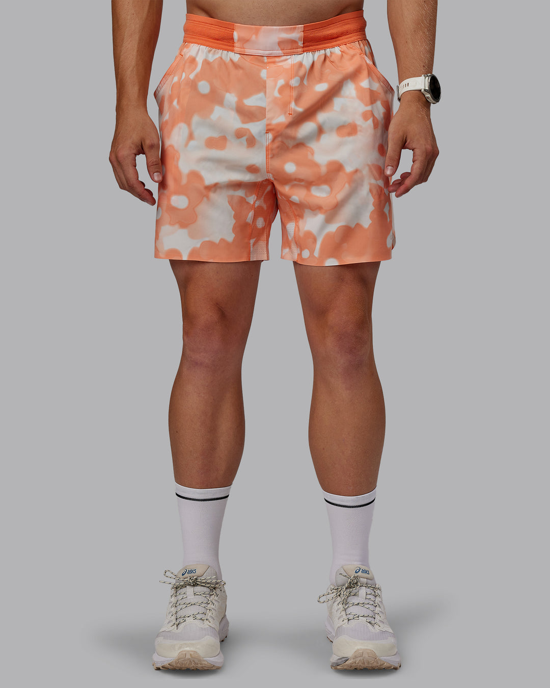 Man wearing Grand Slam 6&quot; Shorts in Wildflower Cantaloupe | Size:L