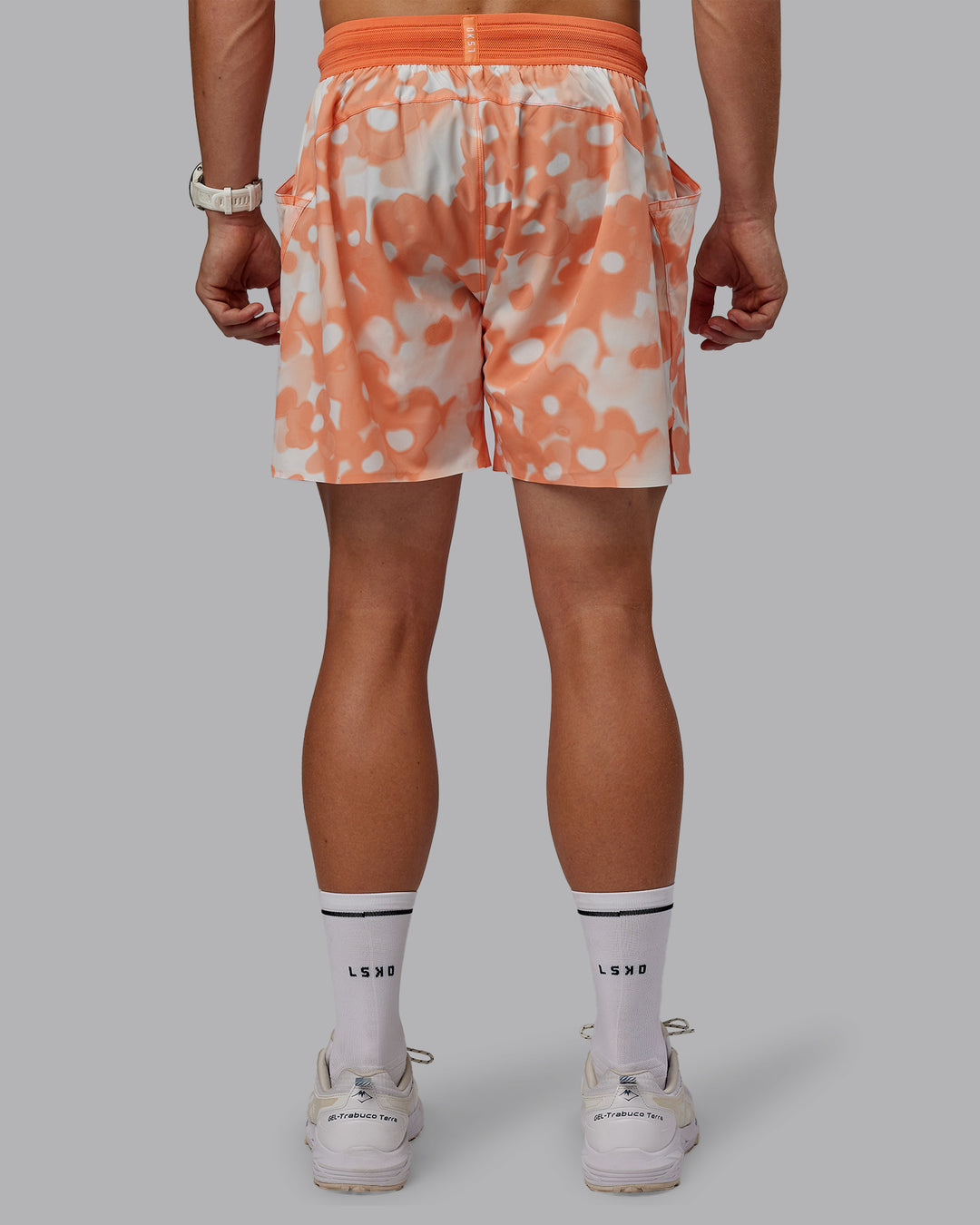 Man wearing Grand Slam 6&quot; Shorts in Wildflower Cantaloupe | Size:L