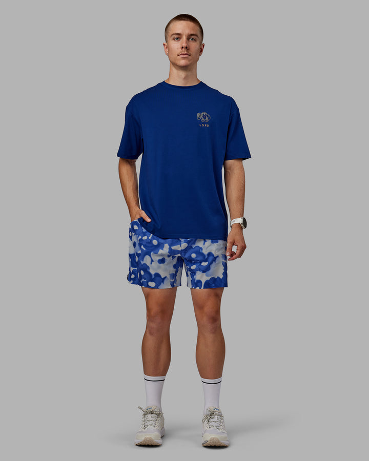 Man wearing Grand Slam 6&quot; Shorts in Wildflower Midnight Blue | Size:L
