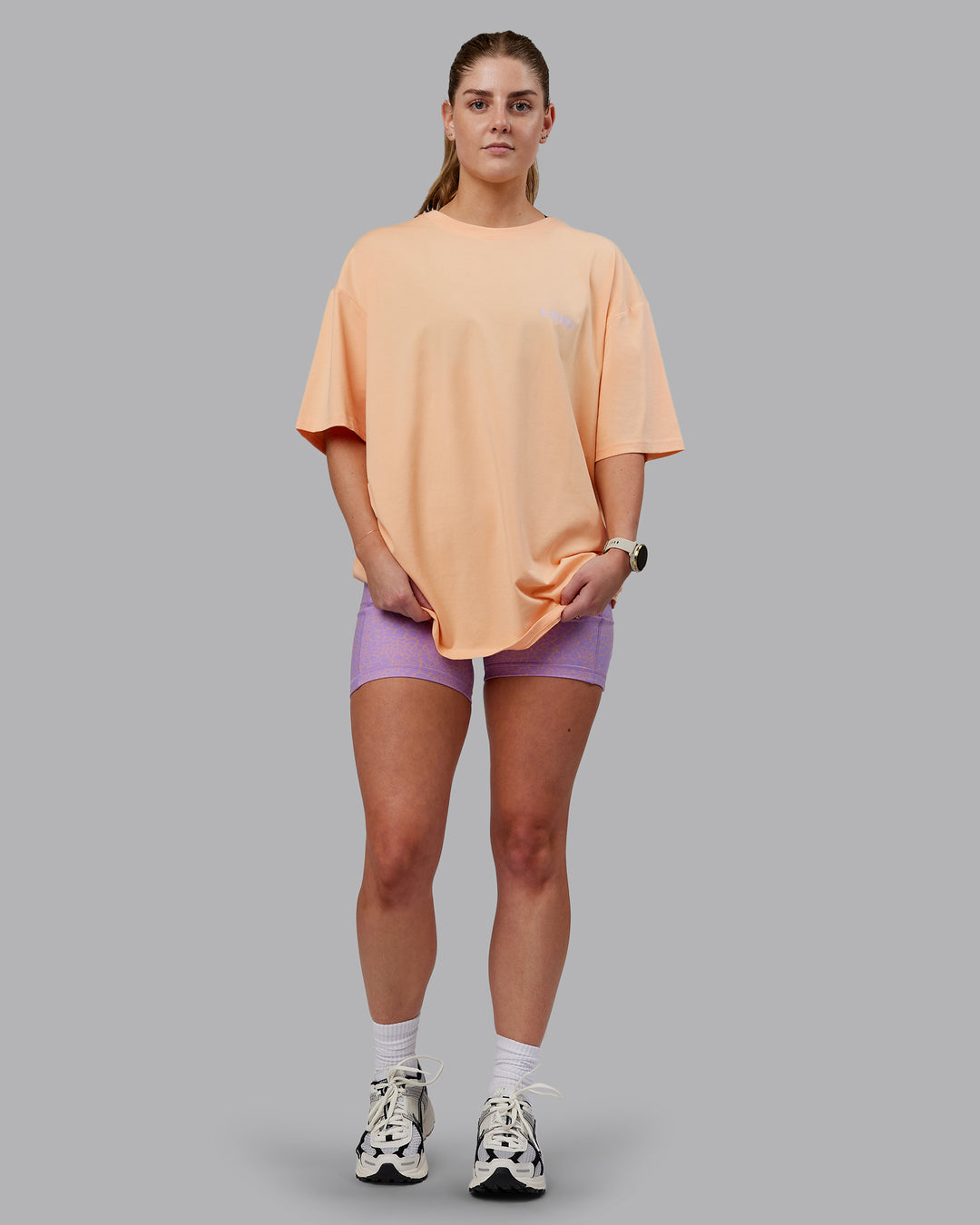 Woman wearing Unisex E.T.J FLXCotton Tee Oversize - Peach Fuzz-Purple