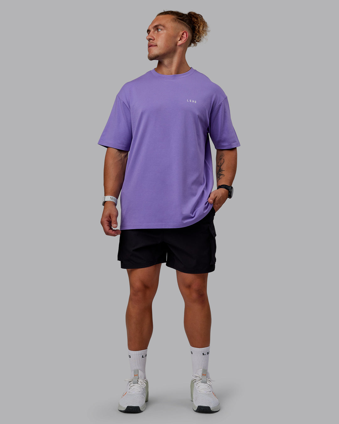 Man wearing Unisex Lift-Up FLXCotton Tee Oversize - Dahlia Purple