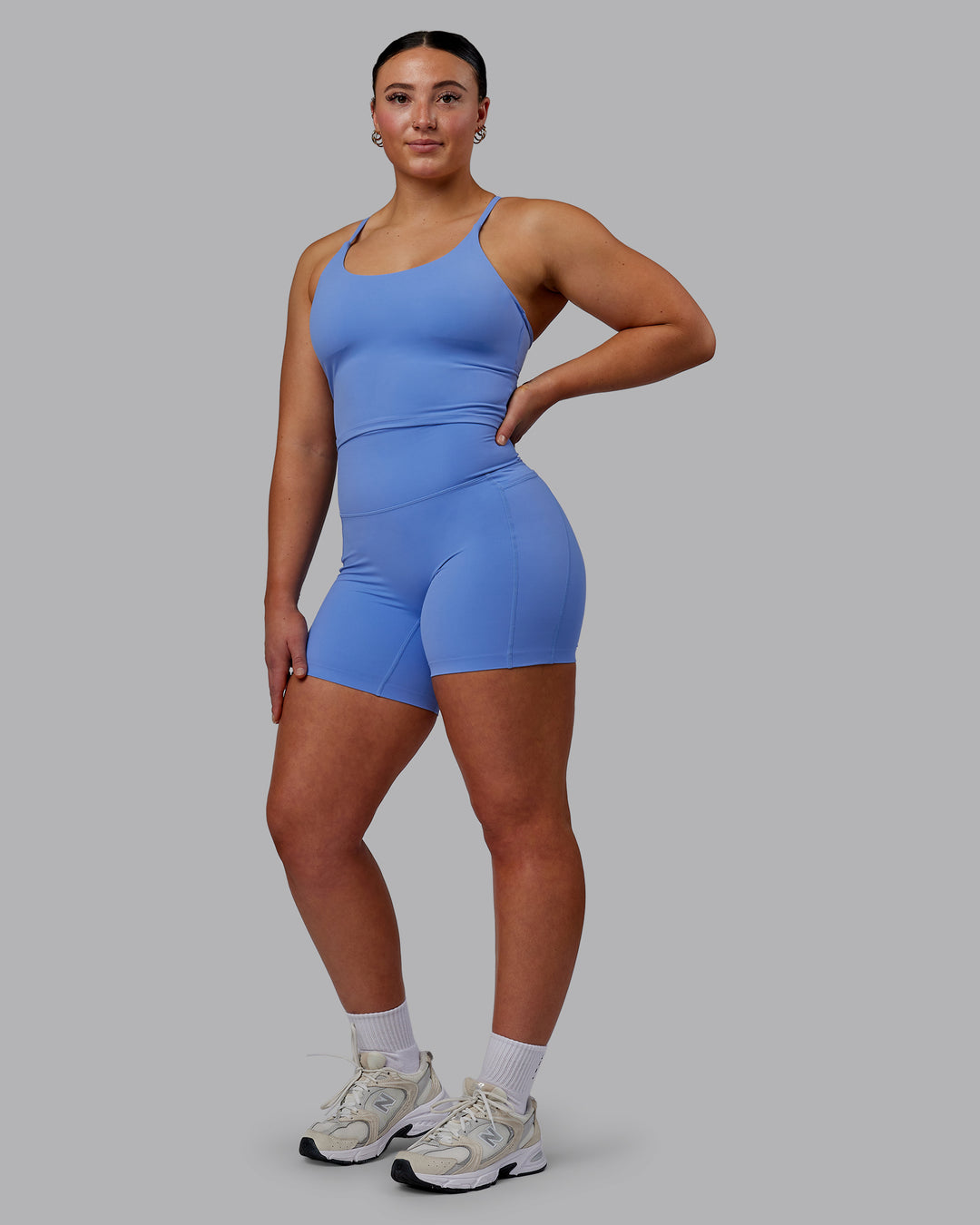 Woman wearing Elixir Mid Short Tights with Pockets - Ultramarine