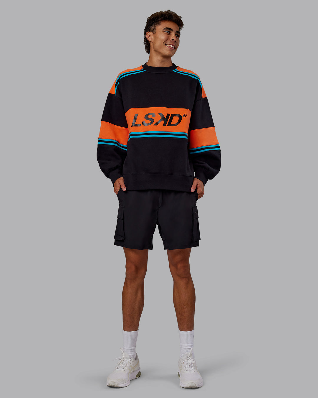 Man wearing A-Team Sweater Oversize - Black-Ultra Orange | Model:Jaxon | Size:M