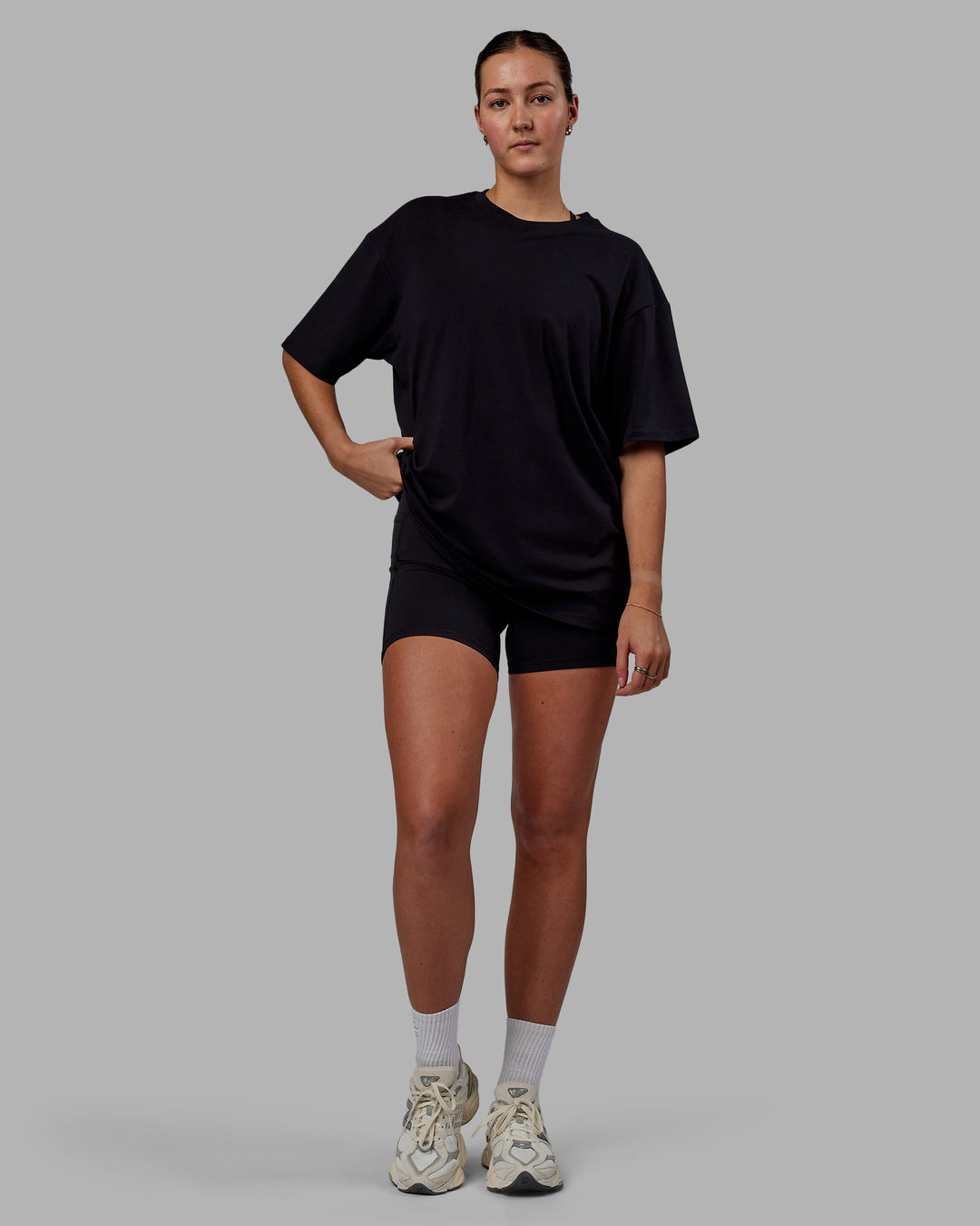 Woman wearing Unisex Lifting Club FLXCotton Tee Oversize - Black-Blue Bird