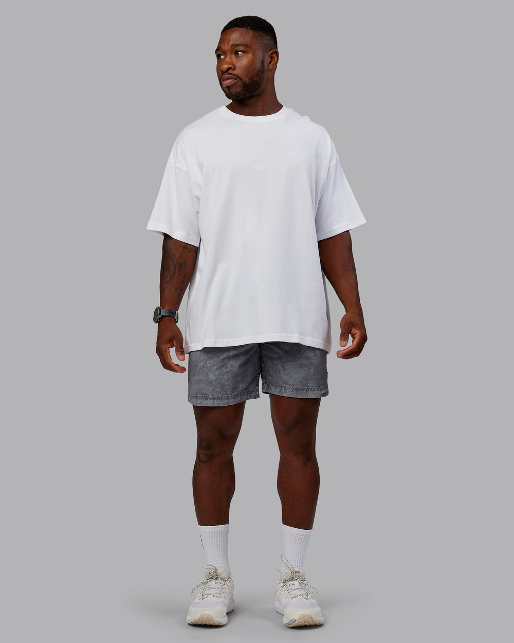 Man wearing Washed Daily 7" Shorts - Circular Grey