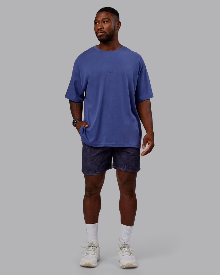 Man wearing Washed Daily 7&quot; Shorts - Midnight Blue
