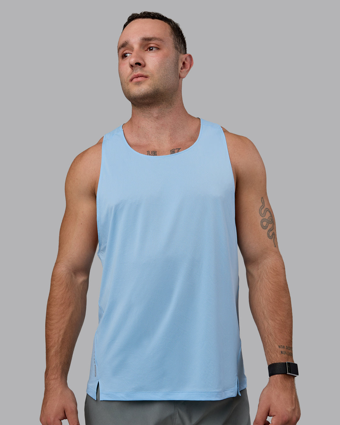 Man wearing Pace Running Tank - Glacial Blue