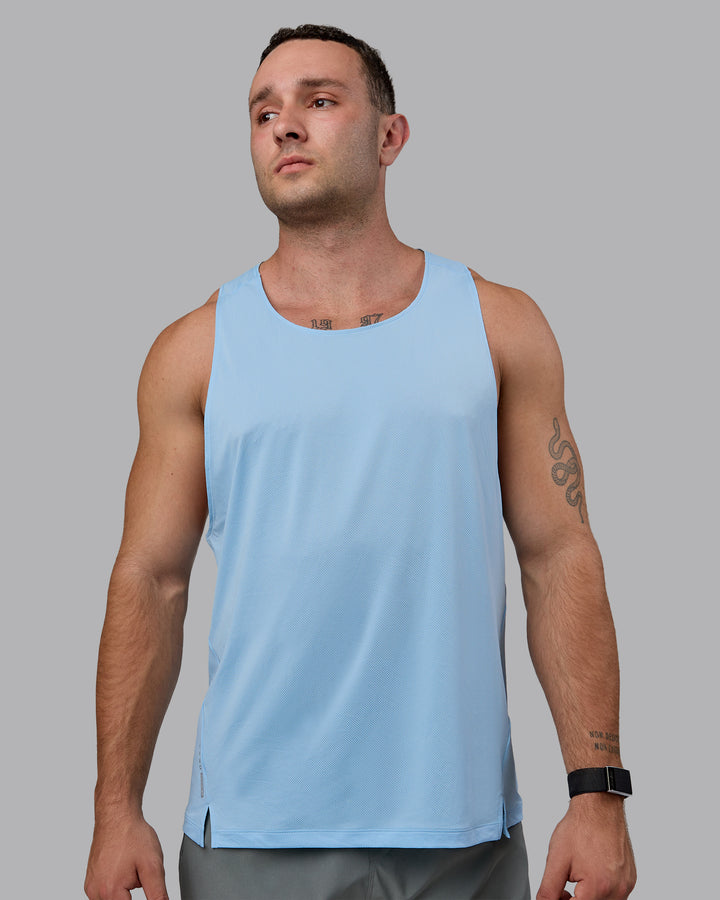 Man wearing Pace Running Tank - Glacial Blue
