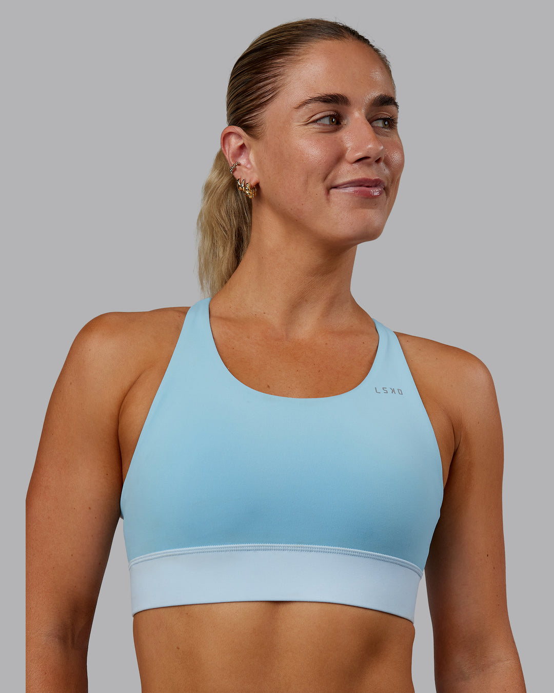 Woman wearing Accelerate Sports Bra - Sky Blue Colourblock