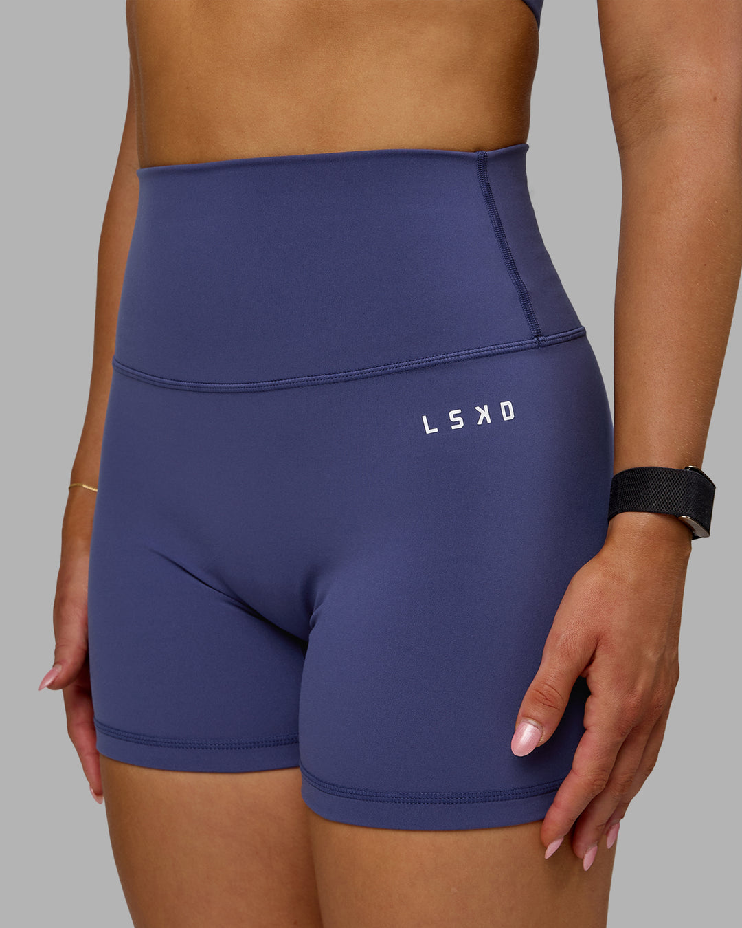 Woman wearing Base 2.0 X-Short Tights - Future Dusk