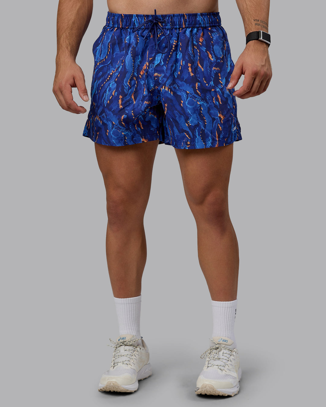 Man wearing Classic 5&quot; Shorts - Brush Deep Blue