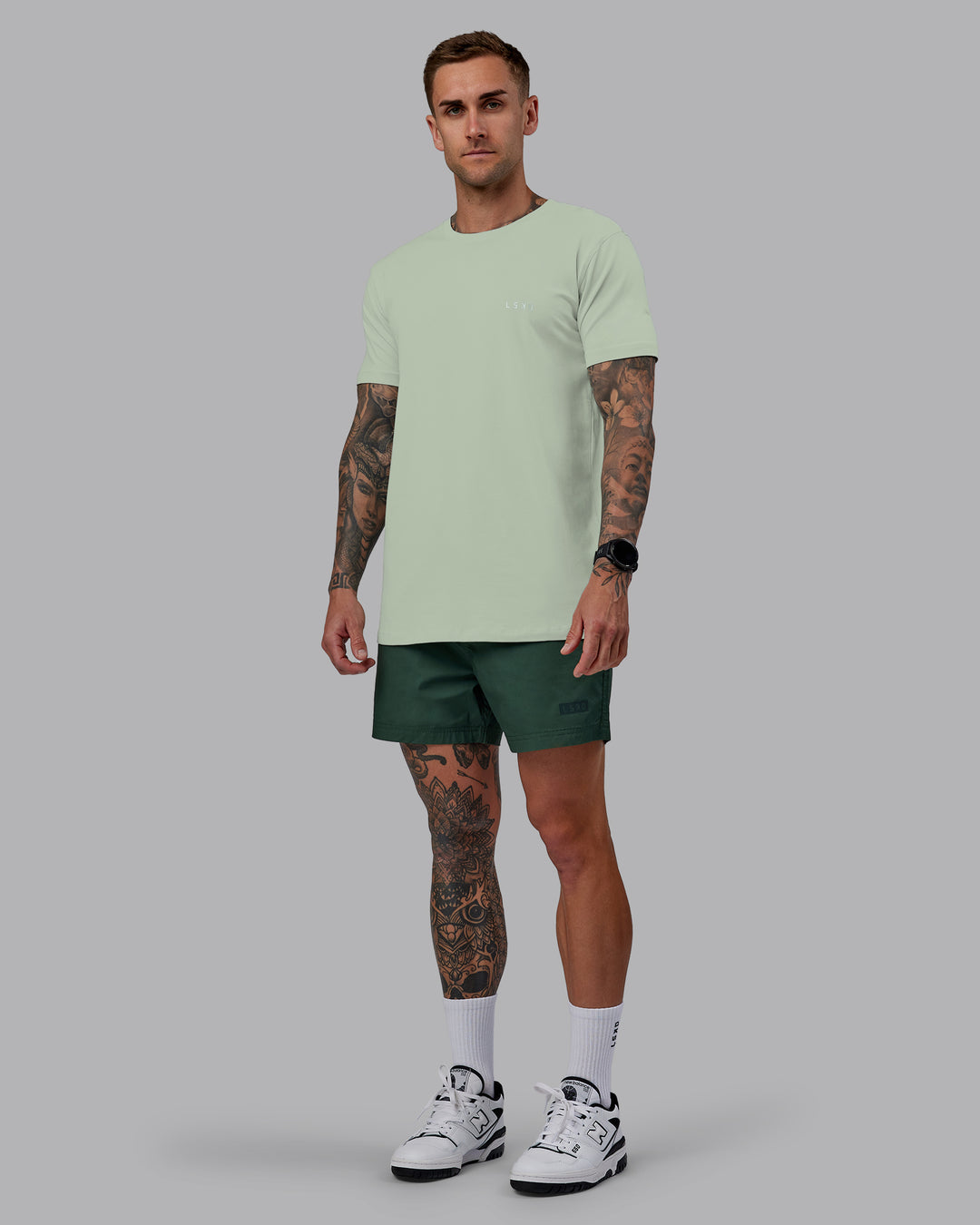 Man wearing Daily 5&quot; Shorts - Cilantro