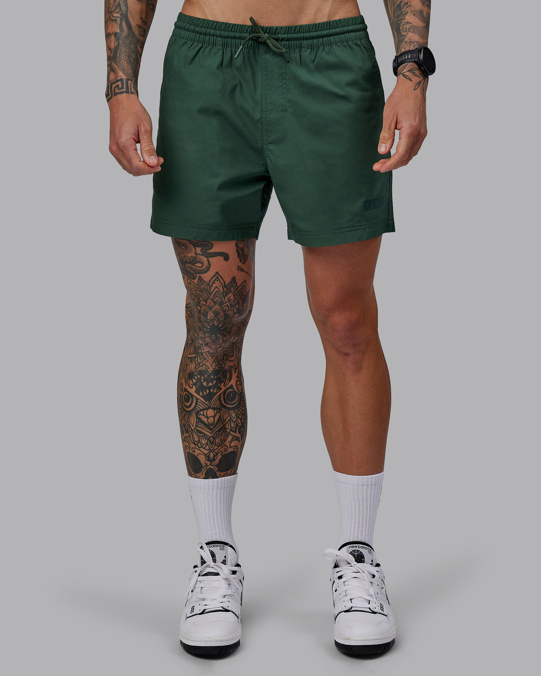 Man wearing Daily 5&quot; Shorts - Cilantro