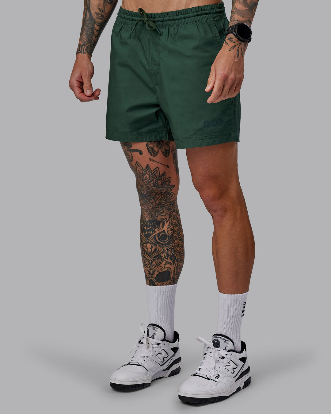 Man wearing Daily 5&quot; Shorts - Cilantro