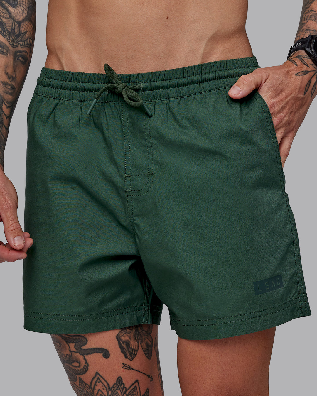 Man wearing Daily 5&quot; Shorts - Cilantro