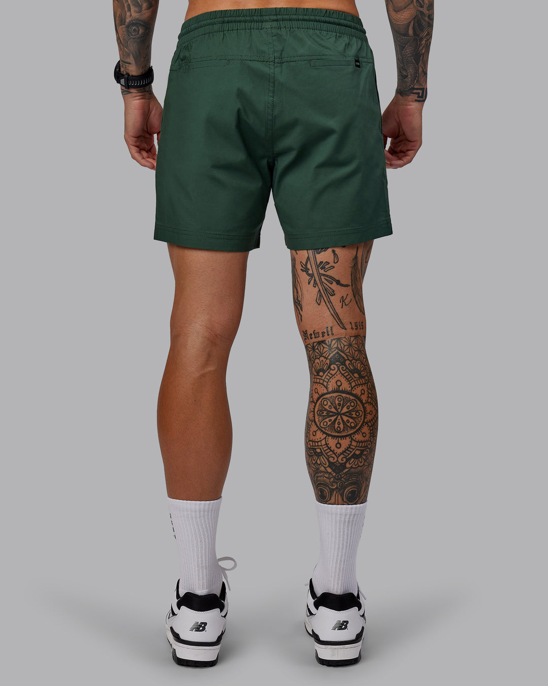 Man wearing Daily 5&quot; Shorts - Cilantro