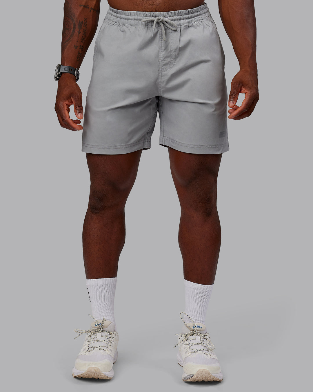 Man wearing Daily 7&quot; Shorts - Circular Grey