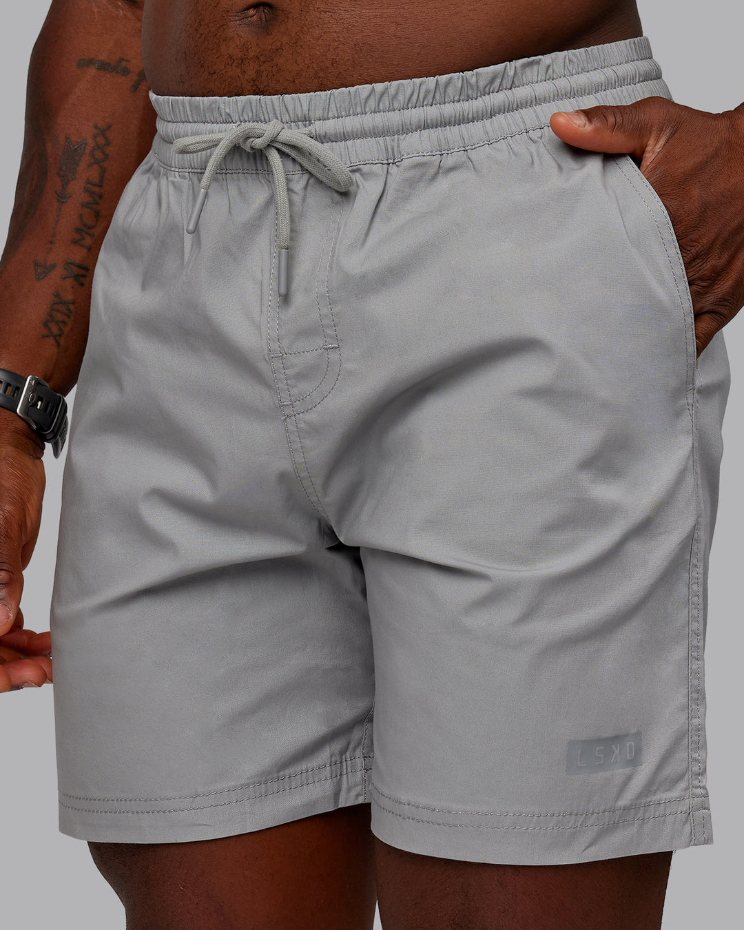 Man wearing Daily 7&quot; Shorts - Circular Grey