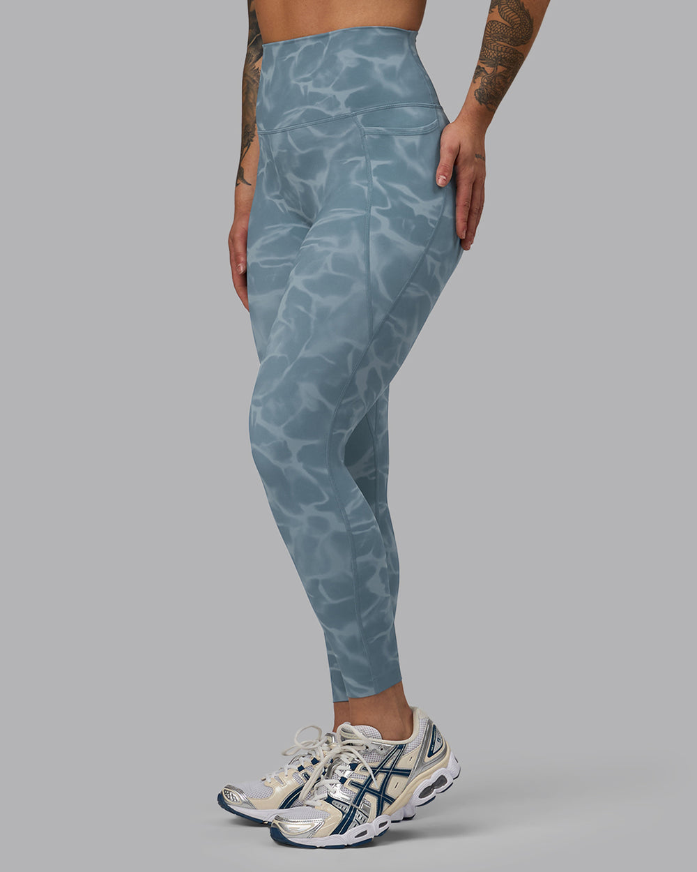 Woman wearing Elixir 7/8 Length Tights With Pockets - Tranquil-Elemental Blue