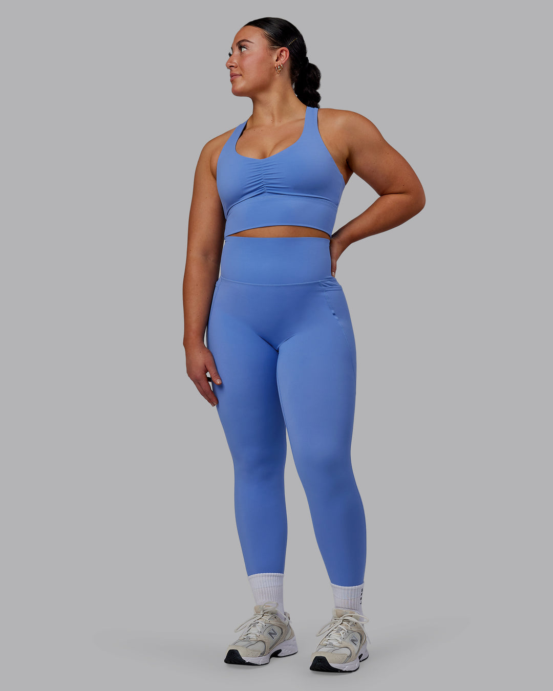 Woman wearing Elixir 7/8 Length Tights With Pockets - Ultramarine