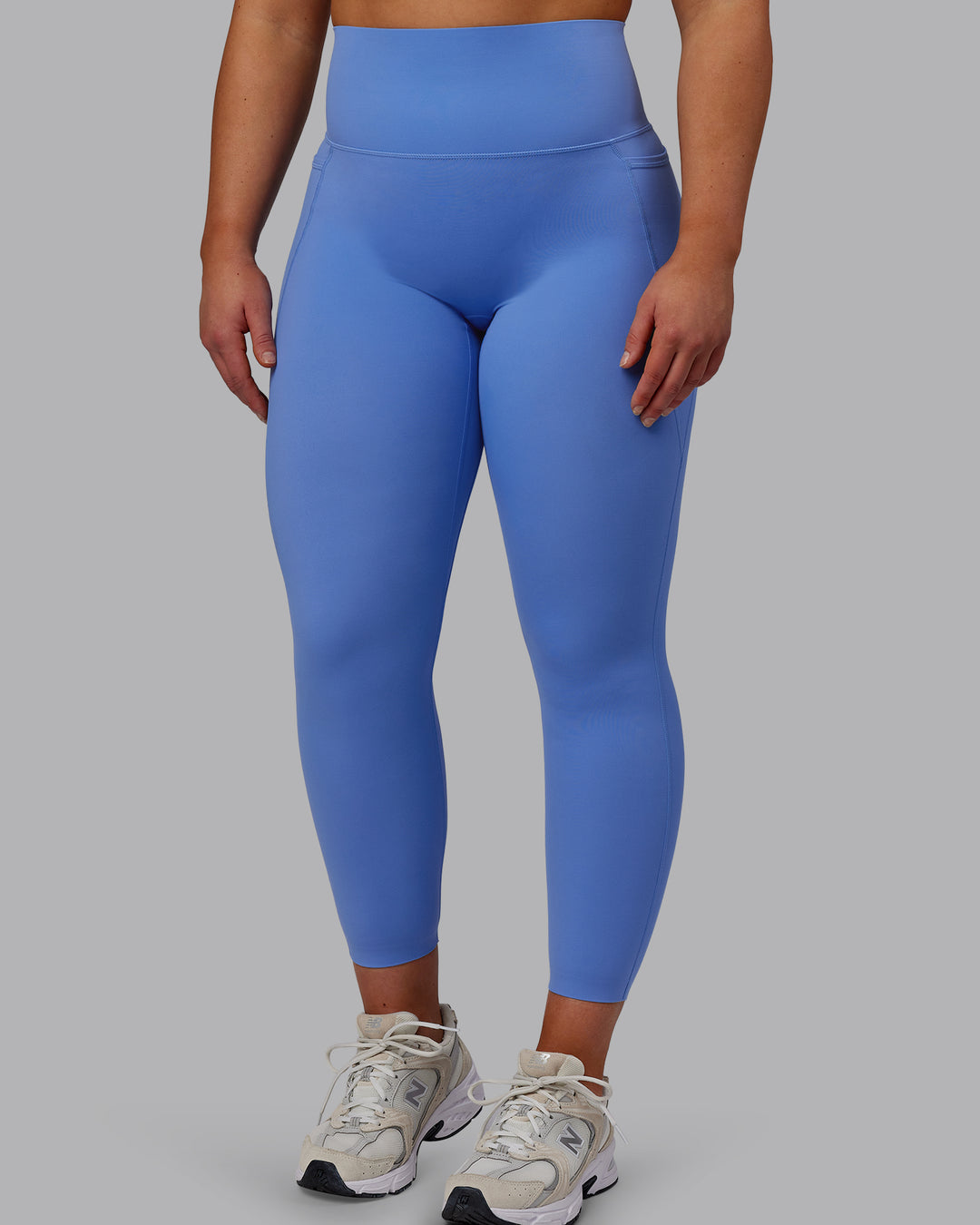 Woman wearing Elixir 7/8 Length Tights With Pockets - Ultramarine