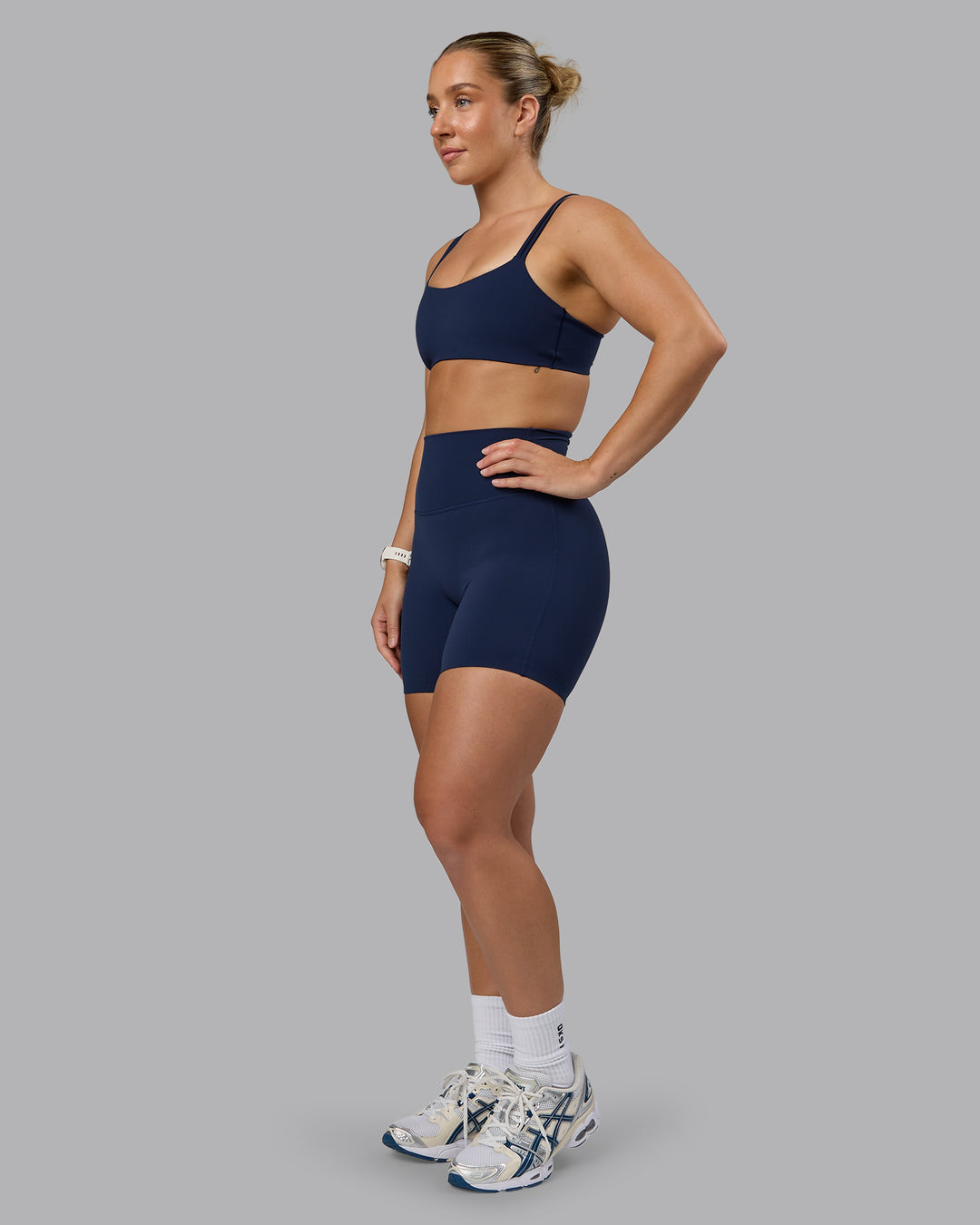 Woman wearing Elixir Mid Short Tights - Future Navy