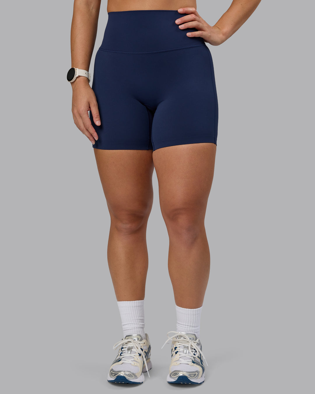 Woman wearing Elixir Mid Short Tights - Future Navy