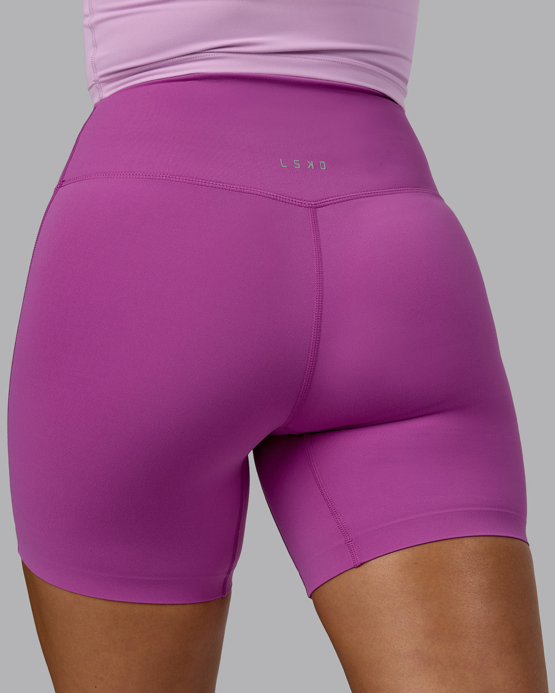 Woman wearing Elixir Mid Short Tights - Orchid