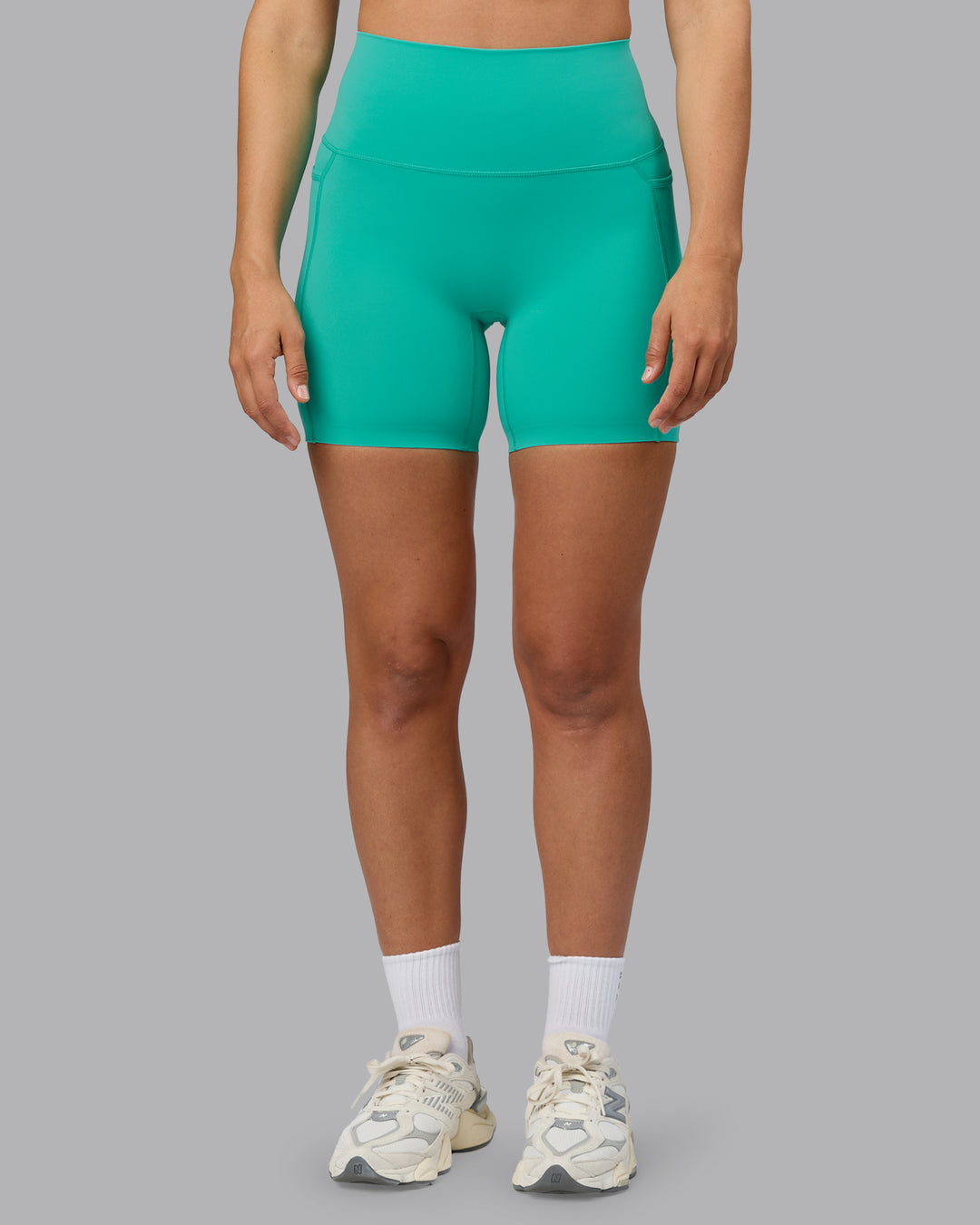 Woman wearing Elixir Mid Short Tights with Pockets - Atlantis