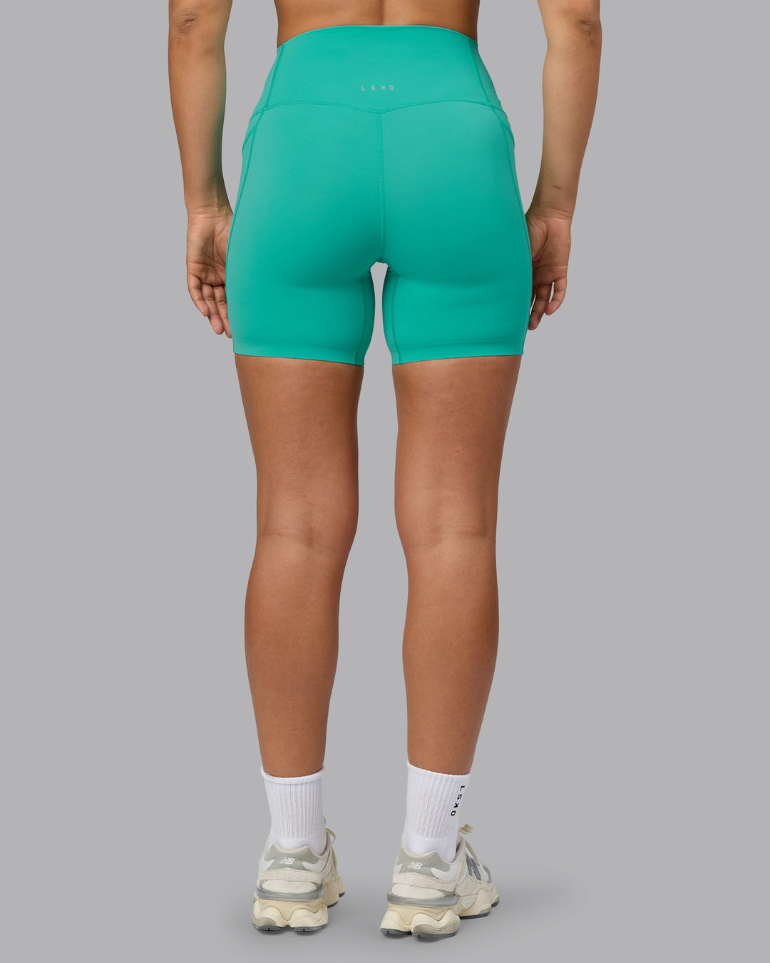 Woman wearing Elixir Mid Short Tights with Pockets - Atlantis