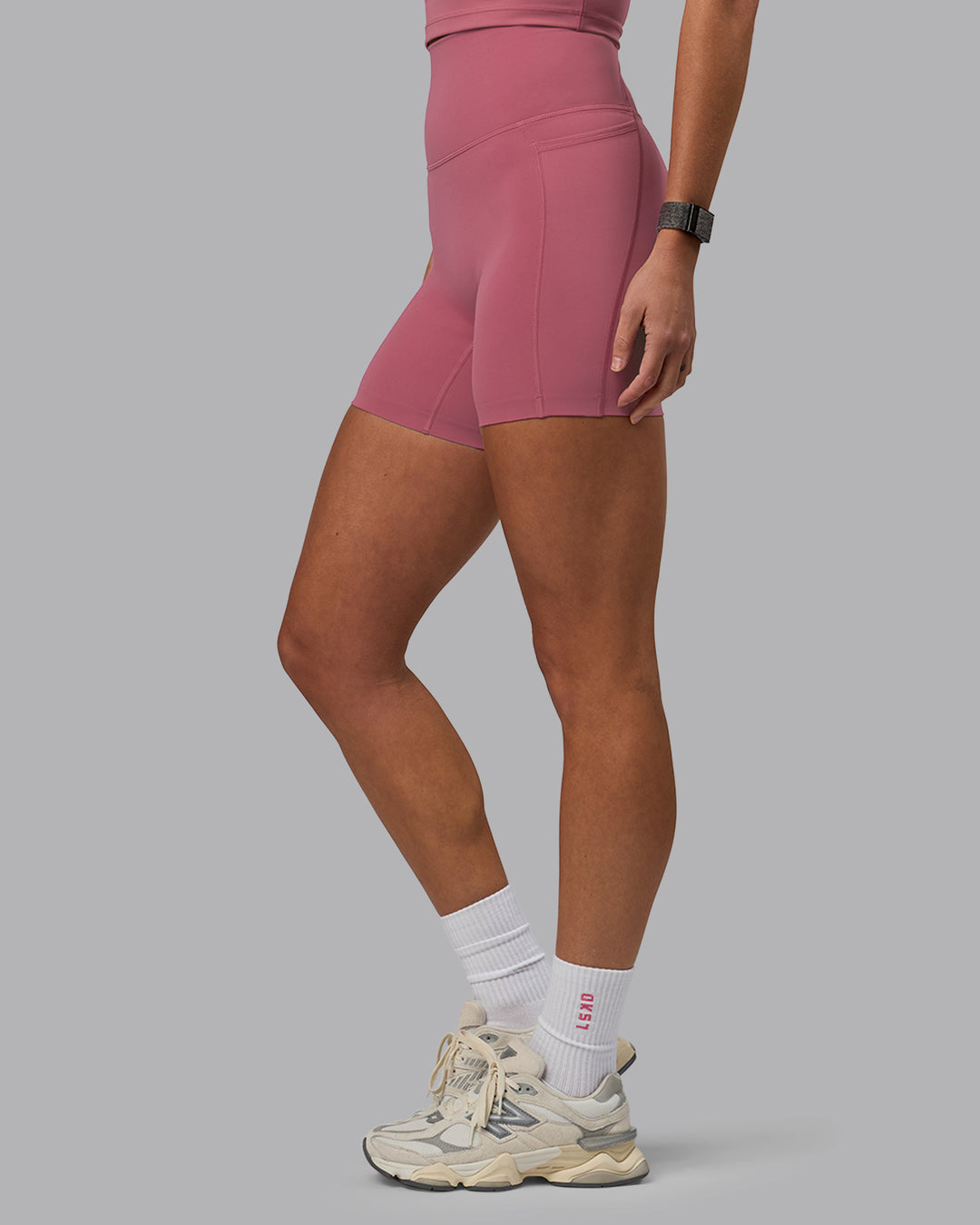 Woman wearing Elixir Mid Short Tights with Pockets - Mauve Haze