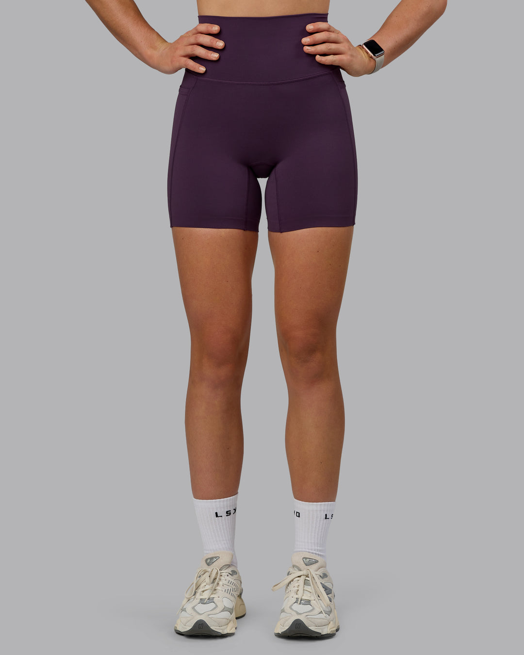 Woman wearing Elixir Mid Short Tights With Pockets - Midnight Plum