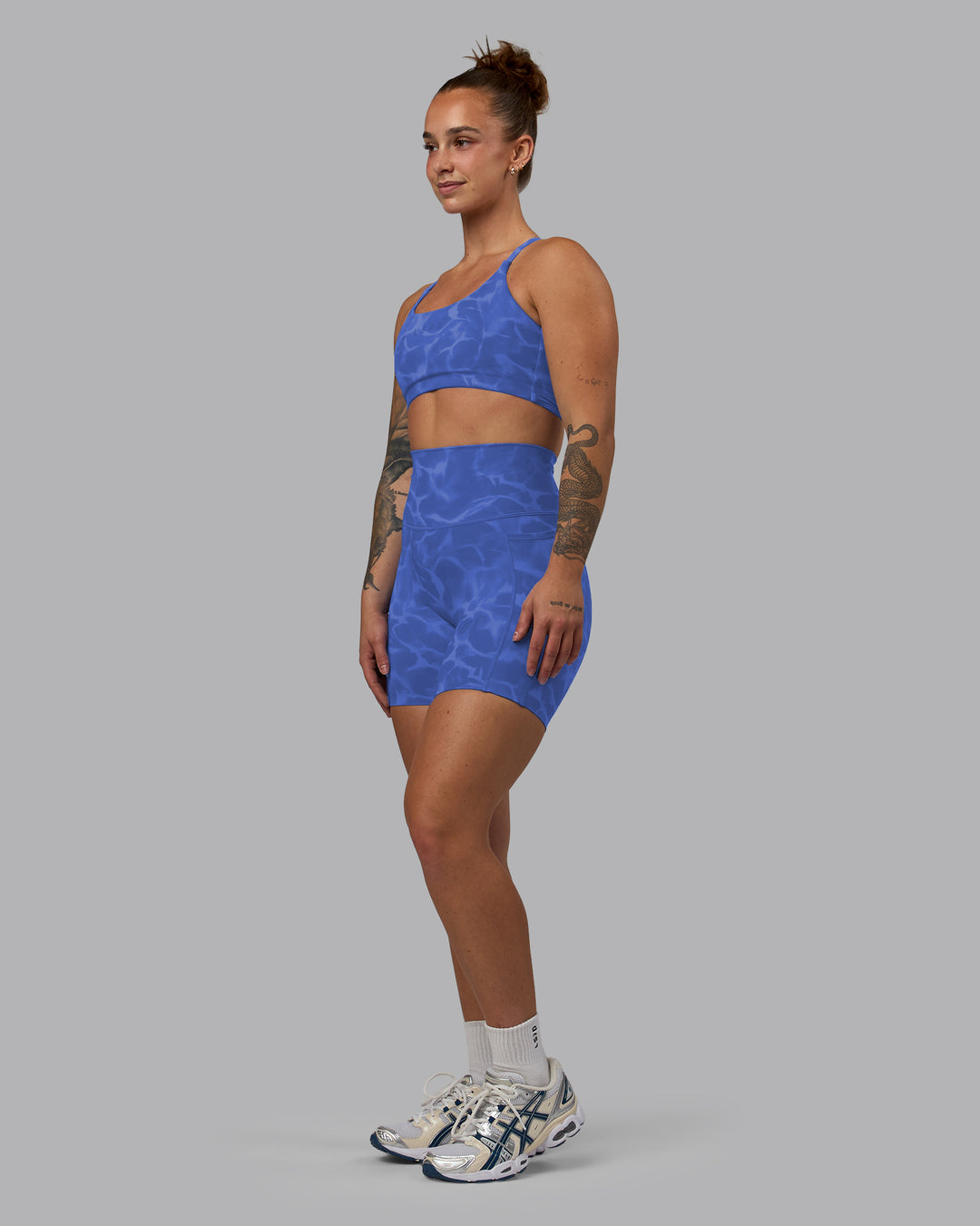 Woman wearing Elixir Mid Short Tights with Pockets - Tranquil-Power Cobalt