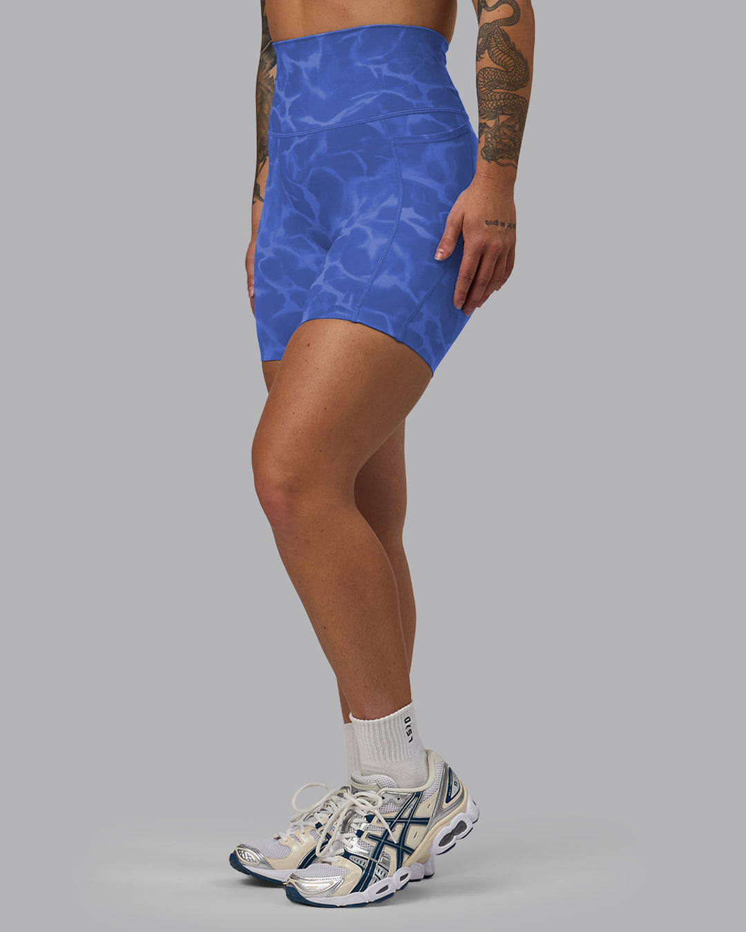 Woman wearing Elixir Mid Short Tights with Pockets - Tranquil-Power Cobalt