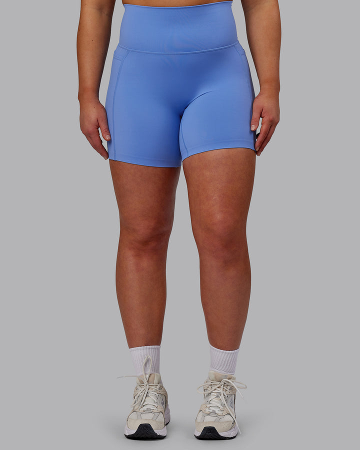 Woman wearing Elixir Mid Short Tights with Pockets - Ultramarine
