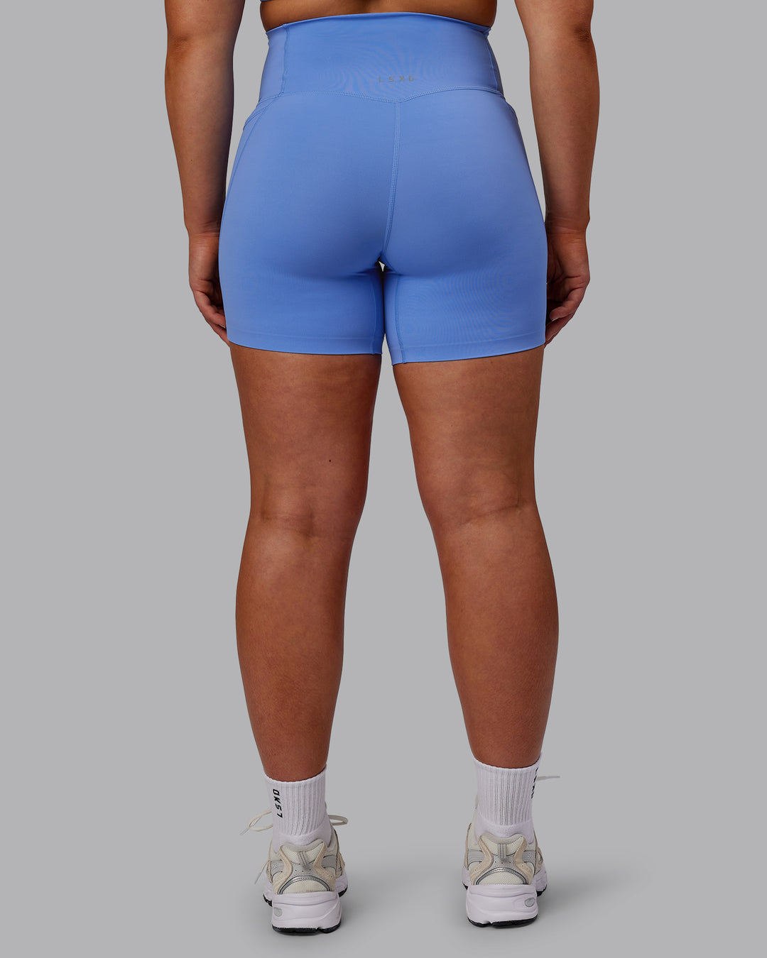 Woman wearing Elixir Mid Short Tights with Pockets - Ultramarine