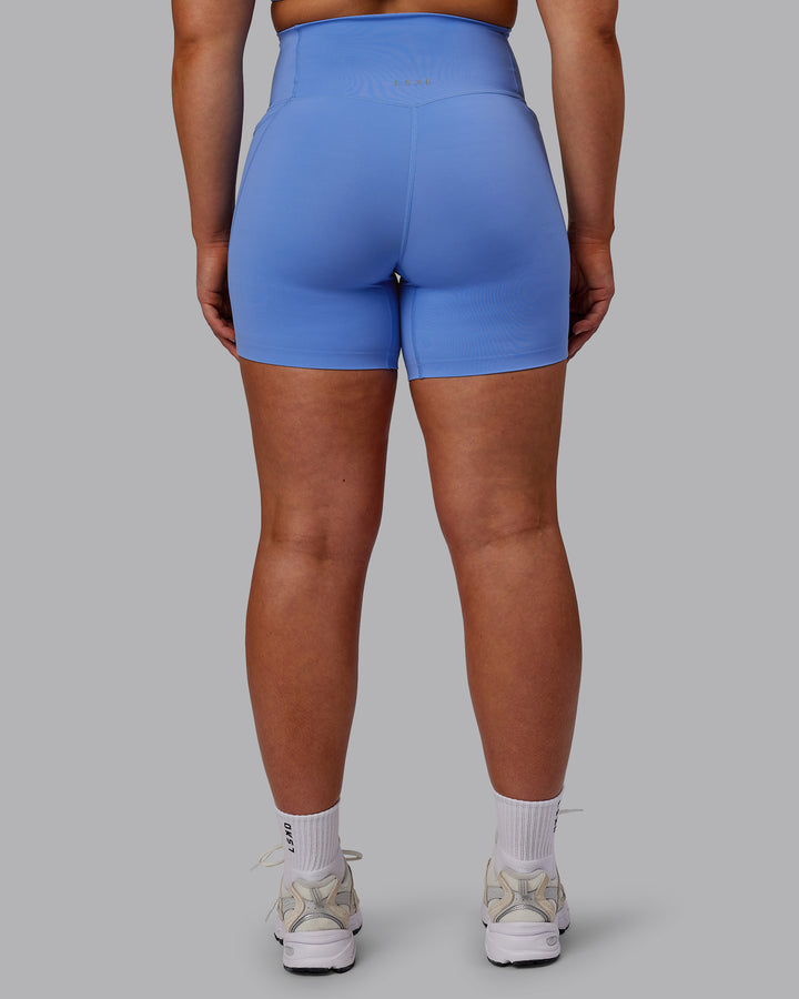 Woman wearing Elixir Mid Short Tights with Pockets - Ultramarine
