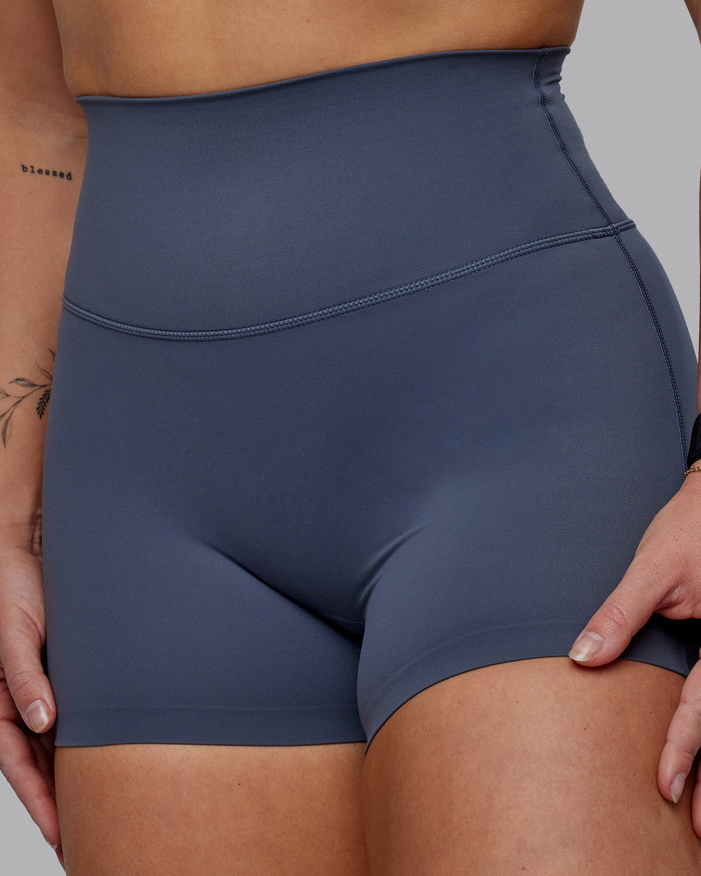 Woman wearing Elixir X-Short Tights - Turbulence