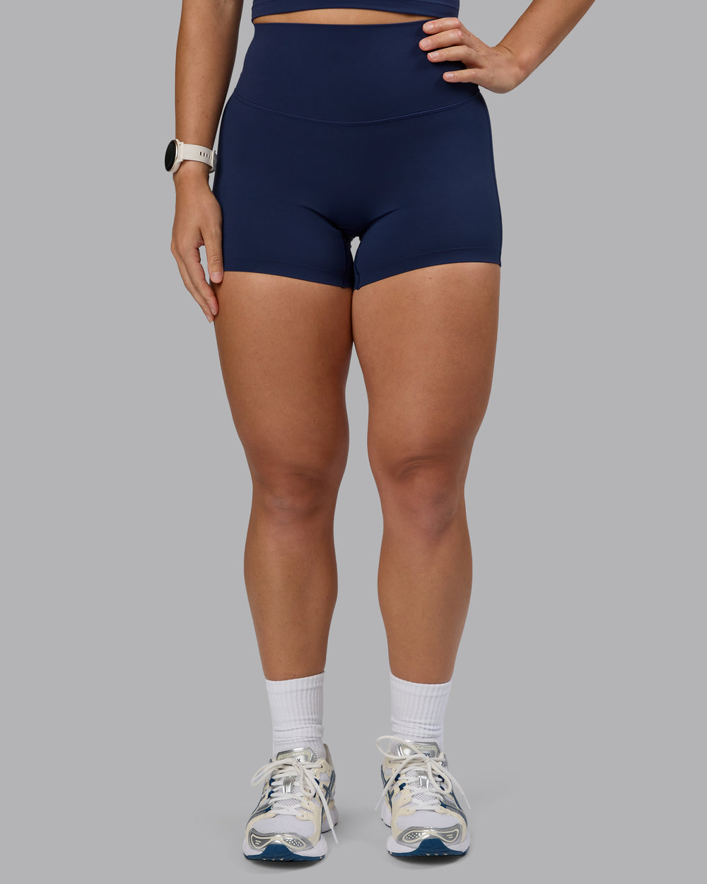 Woman wearing Elixir X-Short Tights - Future Navy