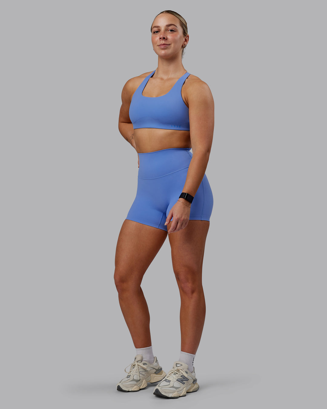 Woman wearing Elixir X-Short Tights - Ultramarine